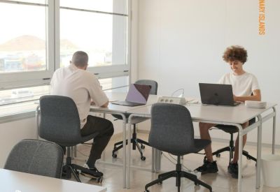 Offices at Avenida 7 Islas Canarias, n 85. Las Chafiras