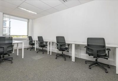 Office spaces to let in Montigny-le-Bretonneux
