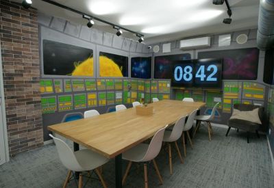 Exterior image of 11, Rue de l'École Polytechnique