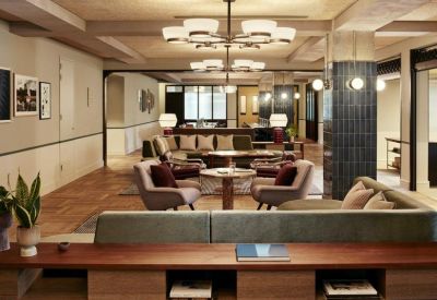 Offices at Square Victoria Régina 1