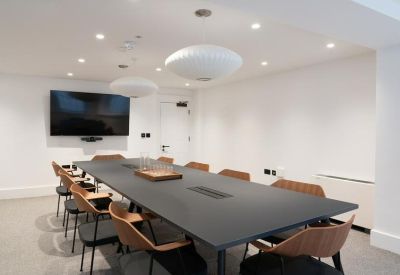 Serviced office to let in London