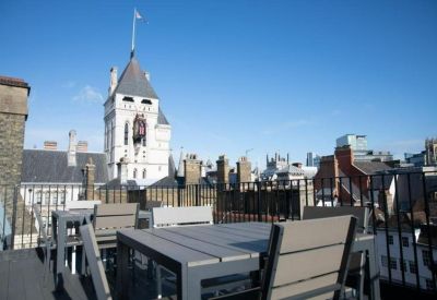 Office suite to lease in London