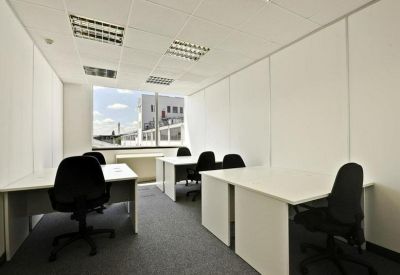 Executive office to lease in Brentford