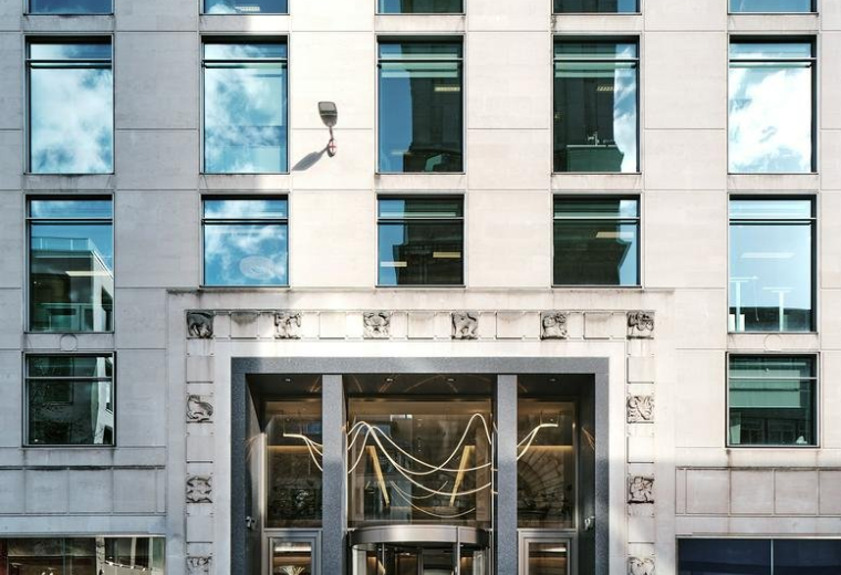 Office suite to rent in London