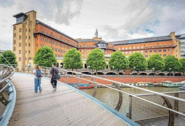 Office suites to rent in Bristol