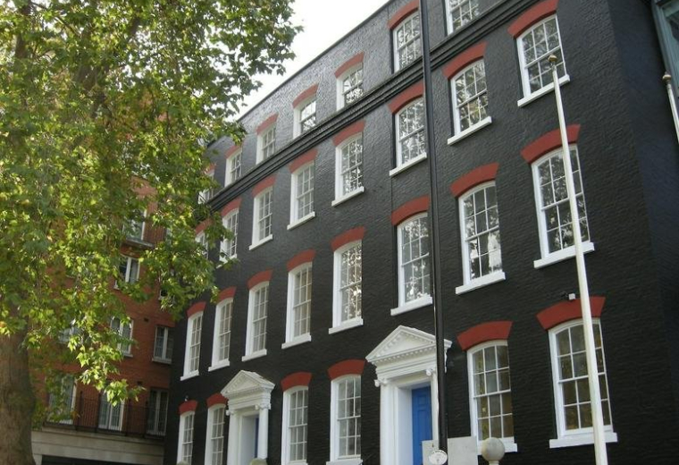 Exterior view of 28 Queen Street