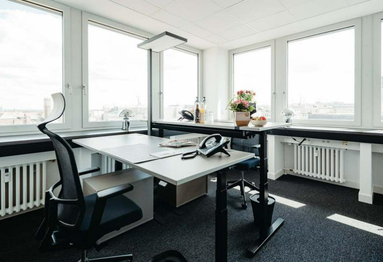 Offices at Brückenstrasse 2, Innenstadt