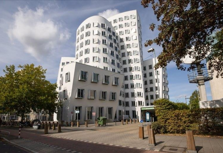 Serviced office to let in Dusseldorf
