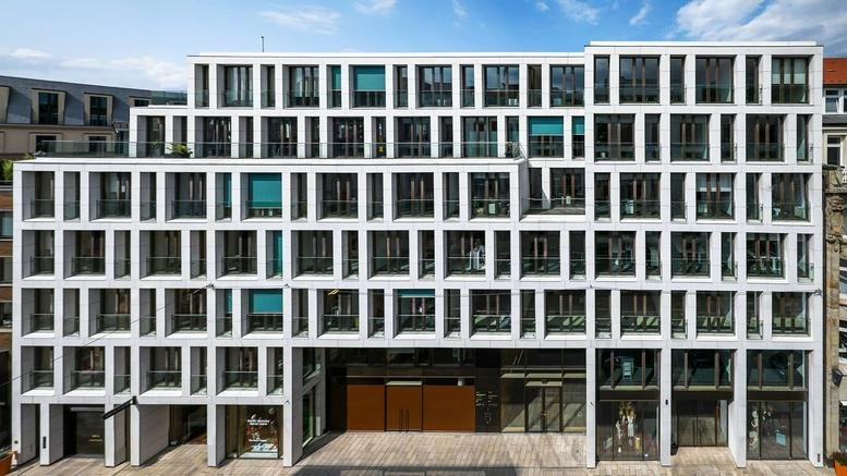 Exterior view of the white modular facade of Neuer Wall 80 in Hamburg.