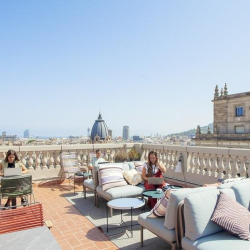 Exterior view of 40, Avinguda del Portal de l'Àngel