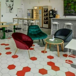 Exterior image of 74 Rue de Paris