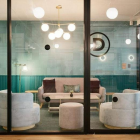 Exterior view of 18 rue de Navarin. Click for details.