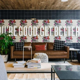 37 Avenue Trudaine office accomodations. Click for details.