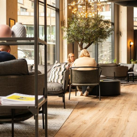 Serviced office centres to hire in Manchester. Click for details.