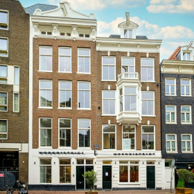 Exterior view of Hekelveld 8-10. Click for details.