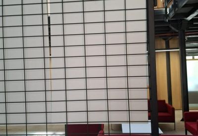 Industrial style interior at 25, Calea Dorobanților, etaj 1, apartament 30, Cluj Napoca with red sofas and mesh partitions.