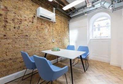 Serviced office to let in London