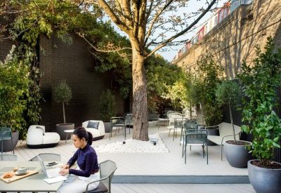 Serviced office to let in London