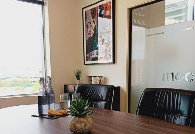 Executive suite to rent in Luton