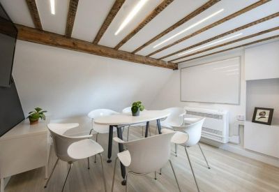 Serviced office to let in London