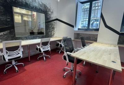 Calle Caracas 15, Local office accommodations