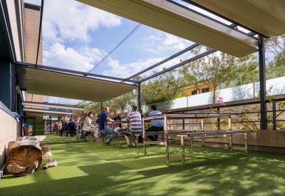 Exterior image of Carrer del Fluvià 1, Bajos