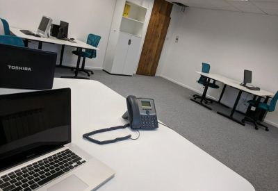 Exterior image of Swinemoor Lane, Colonial House