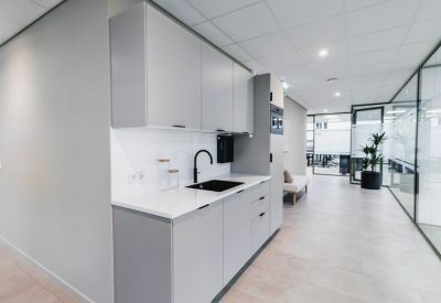 Marathon 2 office accommodations