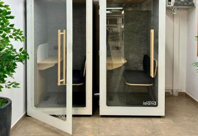 Sleek soundproof privacy pods for making quiet phone calls in a modern workspace.
