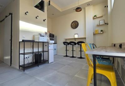 Carrer Escultor Rocamora 7, bajo 3 office spaces