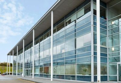 Serviced office to let in Elstree