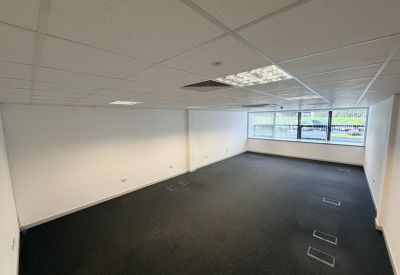 Executive office to lease in Paisley