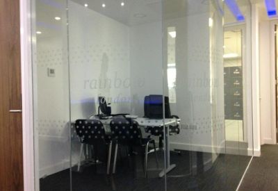 Executive office centre to lease in Enfield