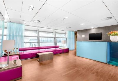 Exterior view of Schipholboulevard 127, World Trade Center Schiphol Airport