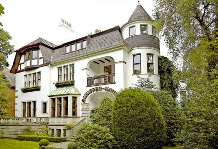 1000 Satellites, 117 Parkallee, Bremen, Germany