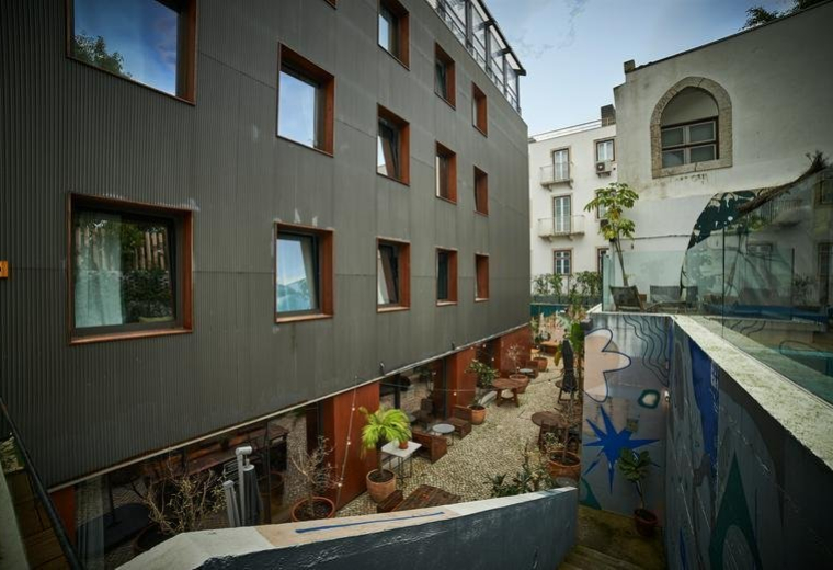 Secret Patio Lisbon, Rua Fernandes Tomás 64, Bairro Alto, Lisbon