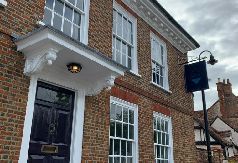 13, Upper High Street