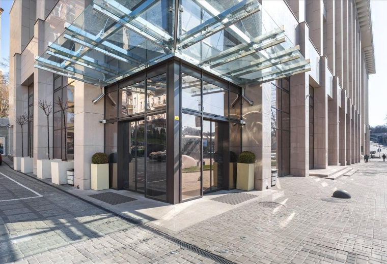 2 Maidan Nezalezhnosty sq, Kiev