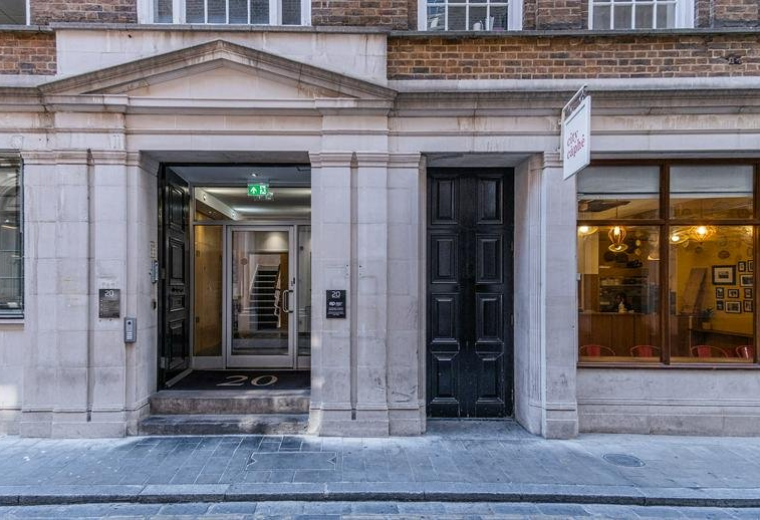 Office suite to rent in London