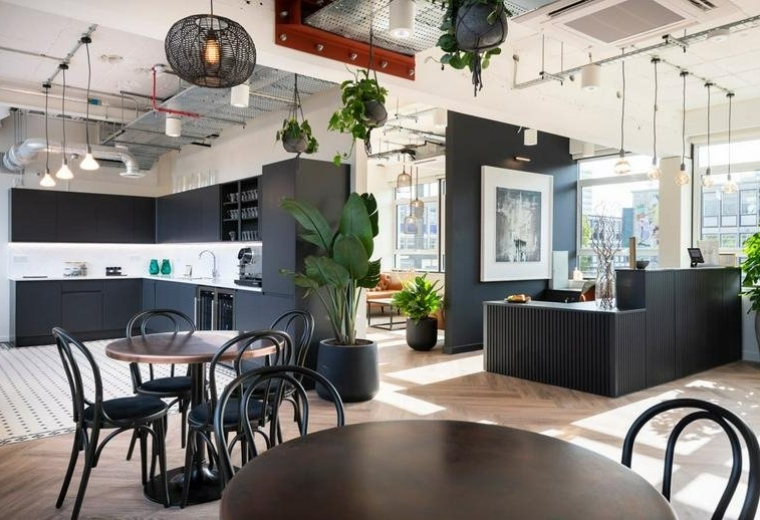 Exterior image of 25 Town Square