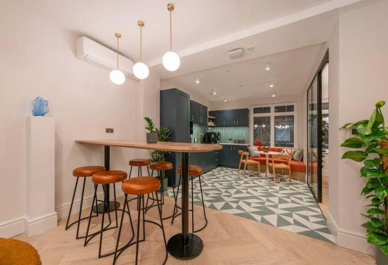 321 Oxford Street, Central London, W1C