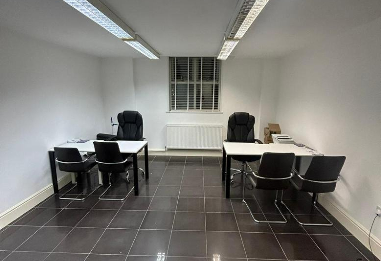 Executive office to let in Enfield