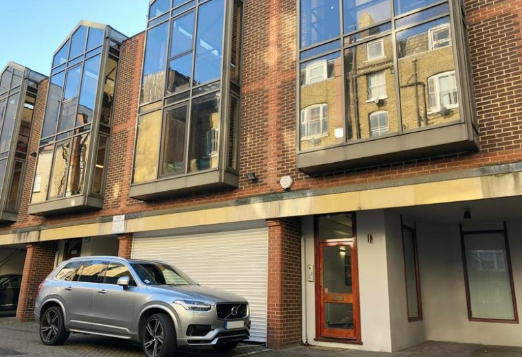 7-8 Crescent Stables, 139 Upper Richmond Road, London