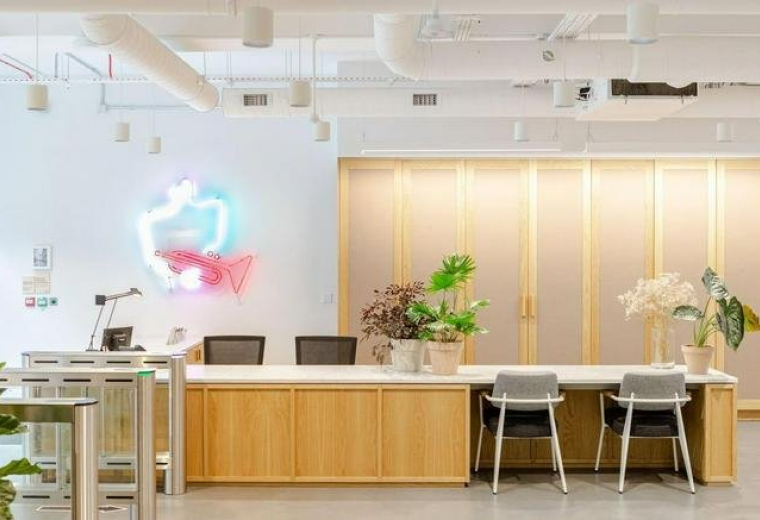 8-14 Meard Street, The Deck