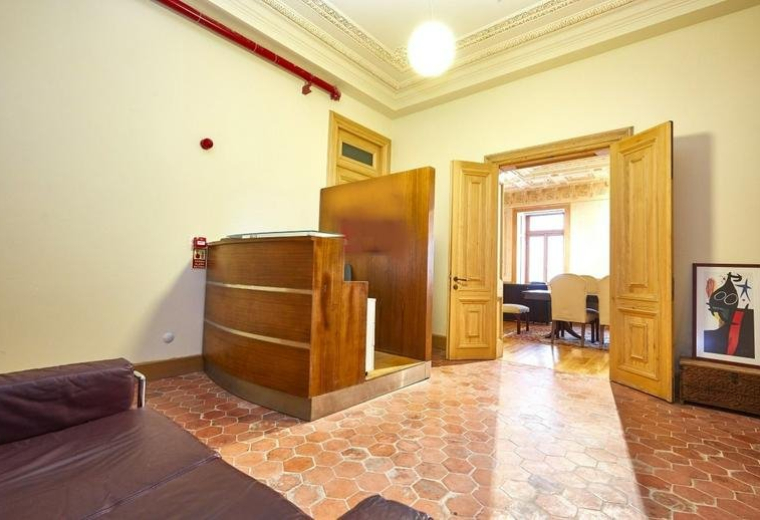 Beyoglu, Hüseyinağa Mahallesi, İstiklal Cd, Kat: 3, No: 56/58, Daire: 5, Istanbul