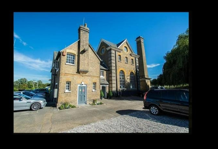 Office suite in Hertford