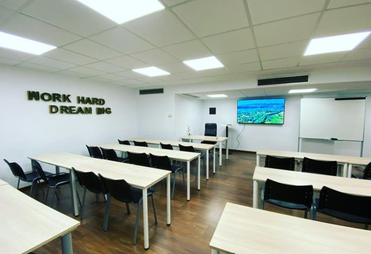 Interior of Gran Vía Marqués del Turía 49-1º-1ª