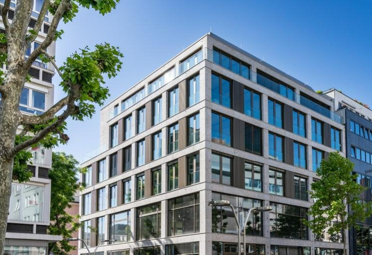Exterior view of the modern stone and glass building at Königstraße 35, Stuttgart.
