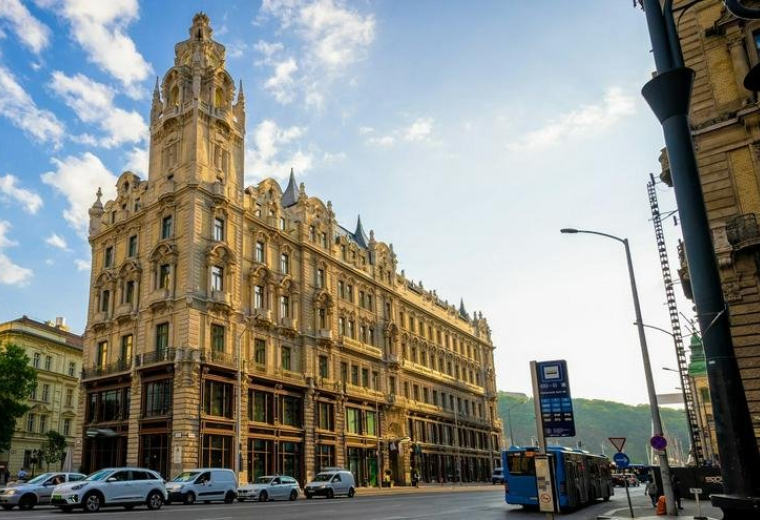 Kossuth Lajos utca 14-16, Door 27, Budapest