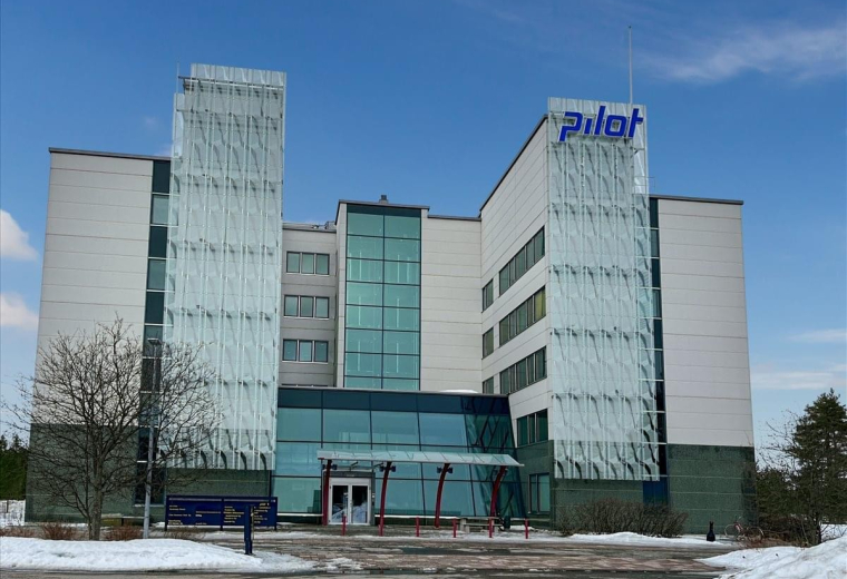 Exterior view of the glass-facade Pilot building at Lentokatu 2.